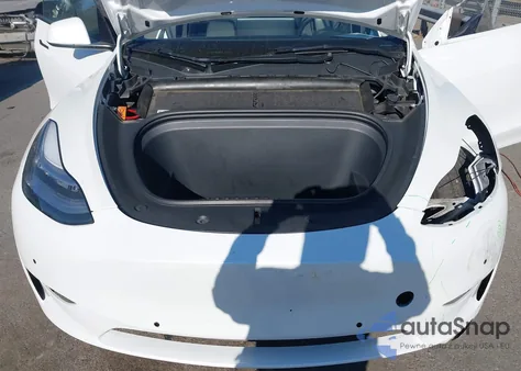 2022 Tesla Model Y Long Range Dual Motor All-Wheel Drive z USA, uszkodzony, nr VIN 7SAYGAEE1NF336521